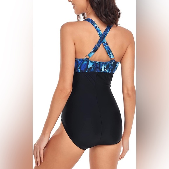 Nwot Slimming Swimsuit - Picture 3 of 9